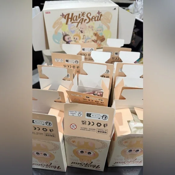 PopMart The Monsters Labubu HAVE A SEAT - Picture 3 of 5